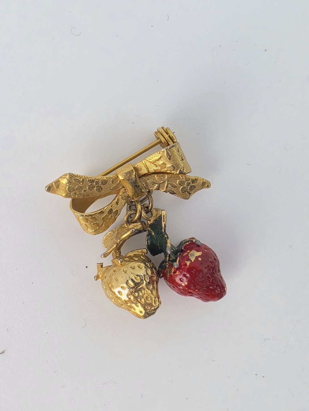 Vintage Red Enamel Gold Bow Strawberry Dangle Charm Brooch Pin